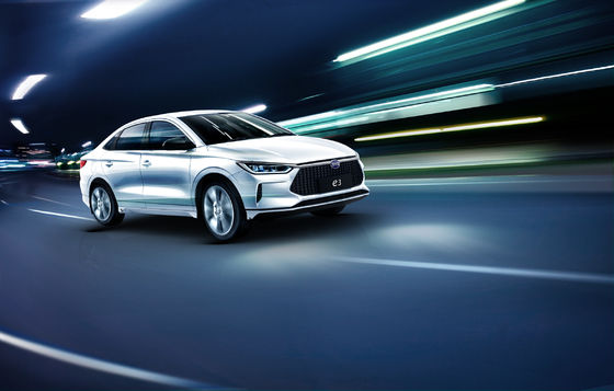 बीवाईडी प्योर इलेक्ट्रिक ई3 टैक्सी 401KM की रेंज के साथ सुगम परिवहन प्रदान करती है