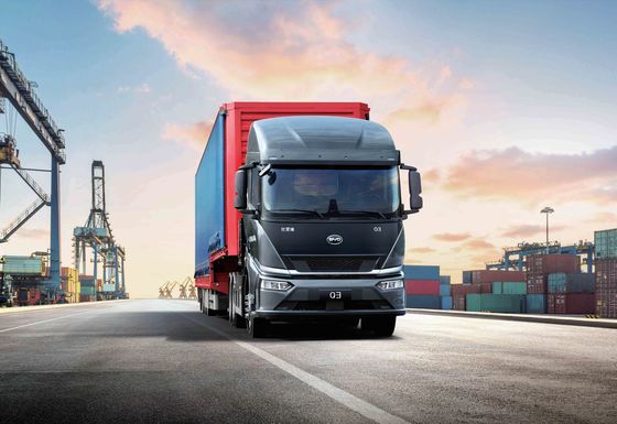 Q3 ट्रैक्टर लंबी दूरी संस्करण मल्टीमीडिया सिस्टम शामिल है